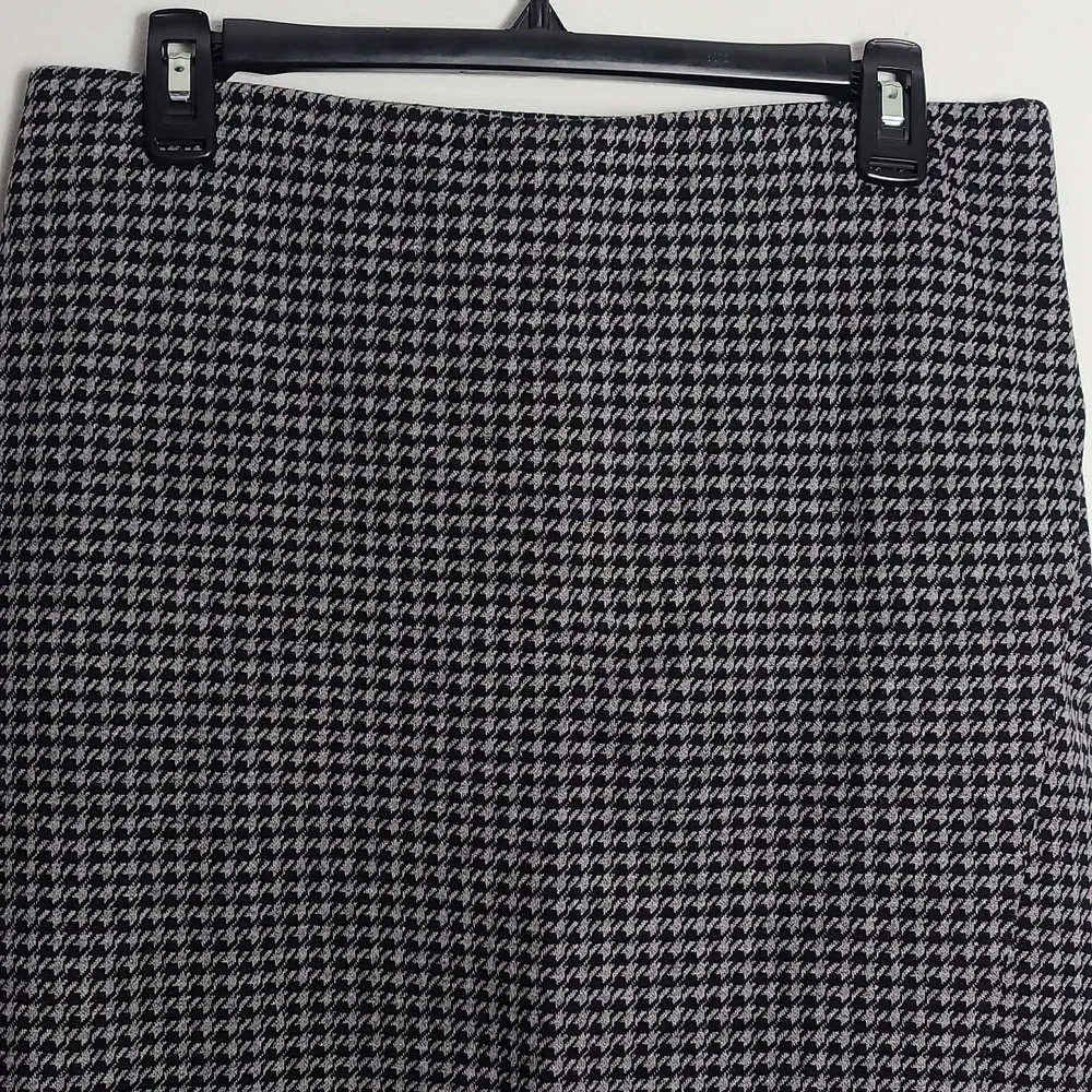 J. JILL Faux Wrap Ponte Knit Houndstooth Short Pencil Skirt Size Small